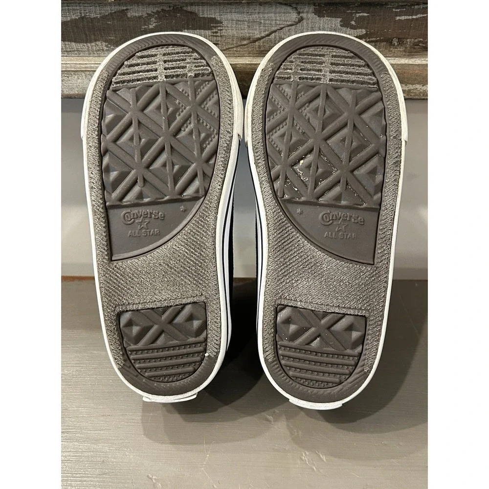 Converse Kids‎ Chuck Taylor All Star Classic Low Top Sneaker Shoes Size 9 Unisex